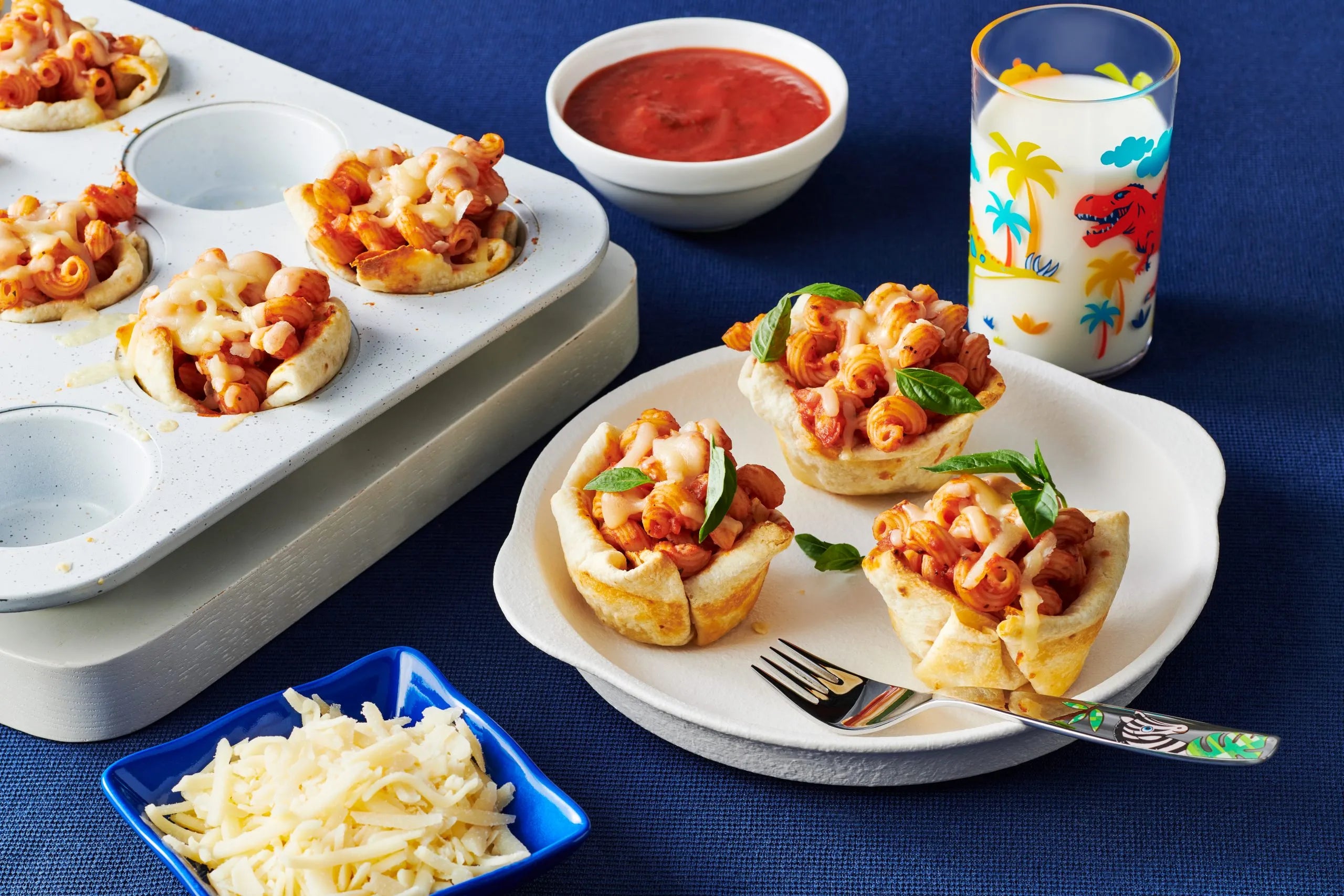 Garlic bread cups with Pasta