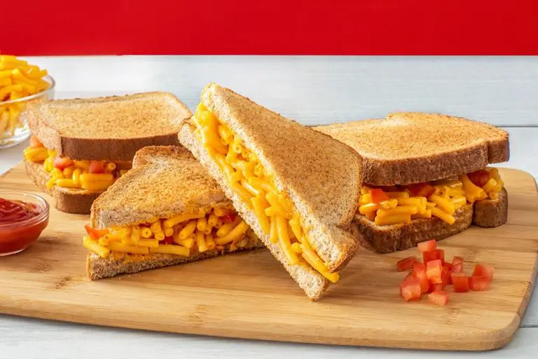 Mac ‘n Cheese With Tomato Sandwich